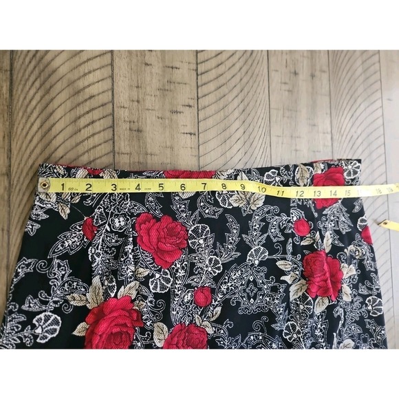 Briggs New York Skirt 14 Black Red Floral Whimsigoth Grunge Soft Midi Back Slit - Picture 6 of 12